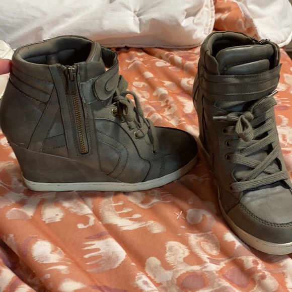 Sneaker wedges 🤩 - Picture 2 of 5